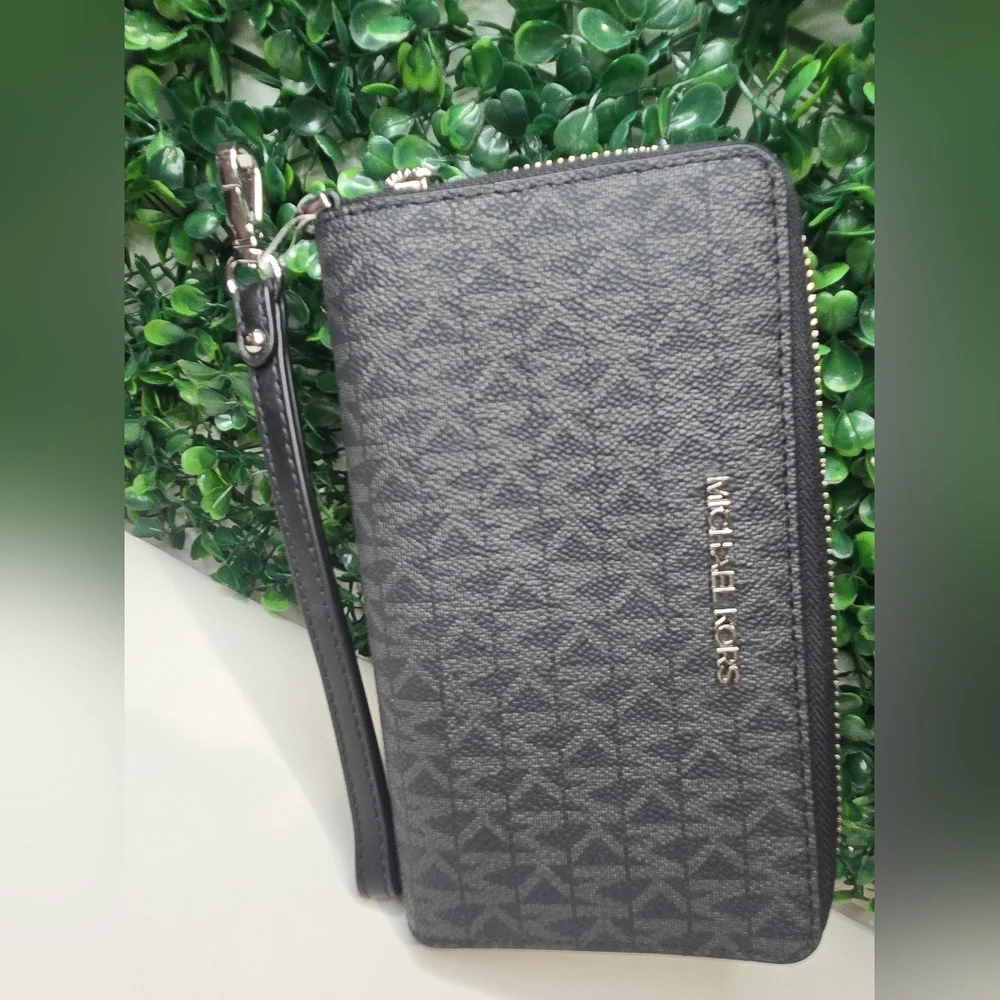 Michael Kors Black Wallet‎